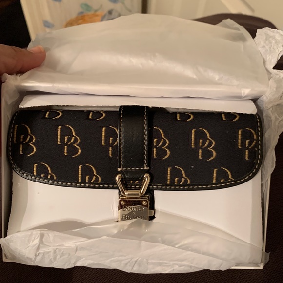 NWT Dooney & Bourke signature wallet - Picture 2 of 8